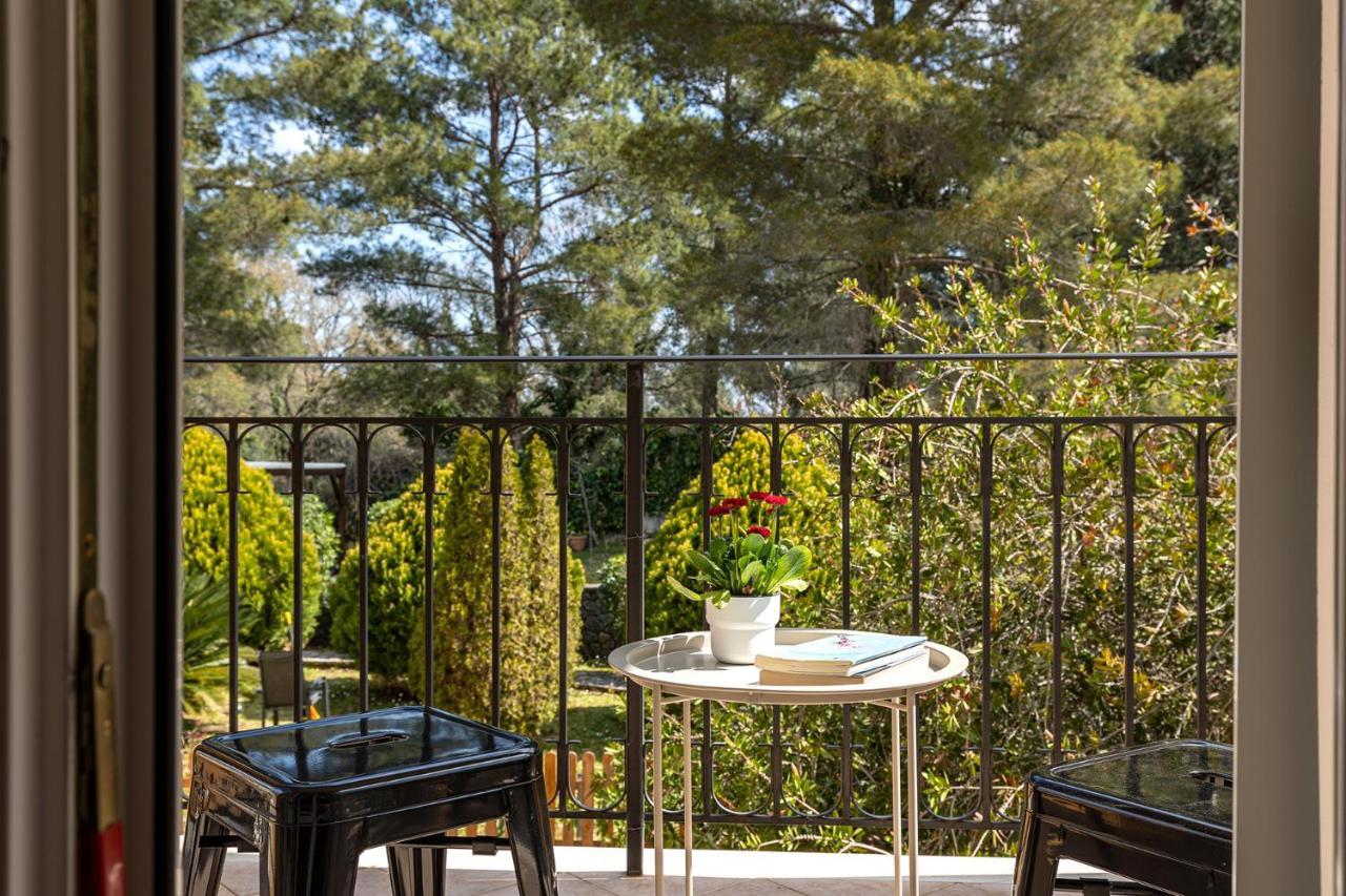 Spyrelia Villa With Private Pool & Outdoor Hot Tub 다시아 외부 사진