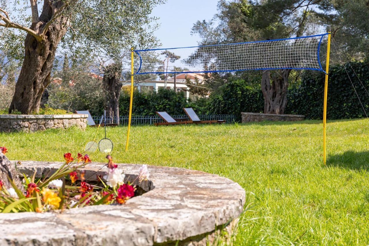 Spyrelia Villa With Private Pool & Outdoor Hot Tub 다시아 외부 사진