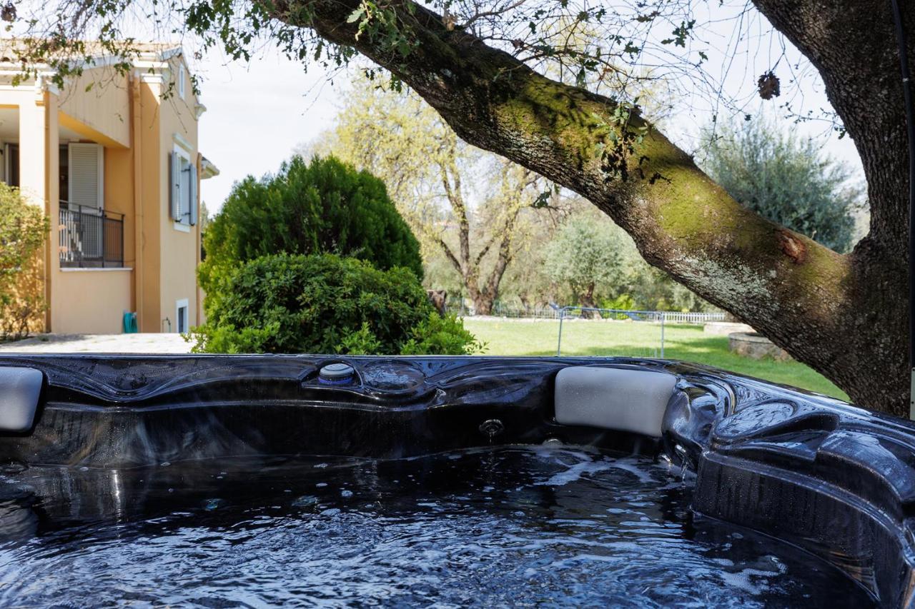 Spyrelia Villa With Private Pool & Outdoor Hot Tub 다시아 외부 사진