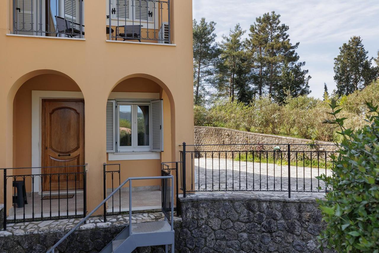 Spyrelia Villa With Private Pool & Outdoor Hot Tub 다시아 외부 사진